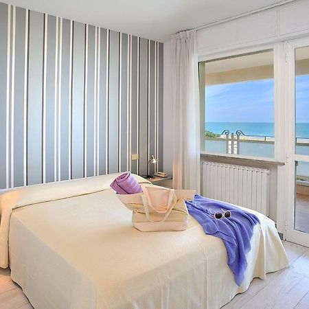Residence Riccione Beach Apartments Екстер'єр фото