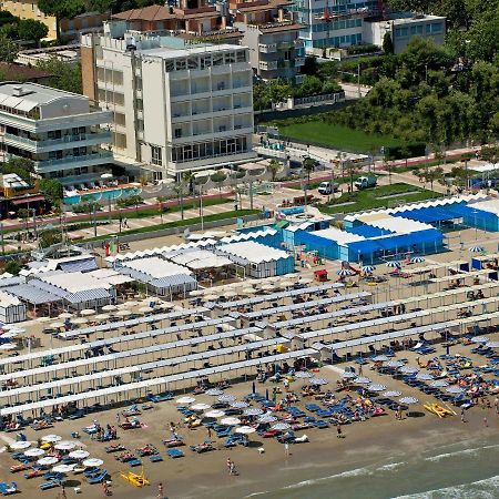 Residence Riccione Beach Apartments Екстер'єр фото