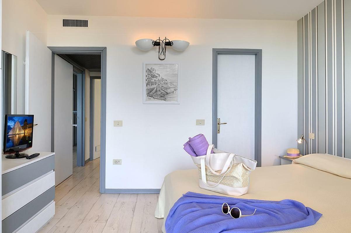 Residence Riccione Beach Apartments Екстер'єр фото