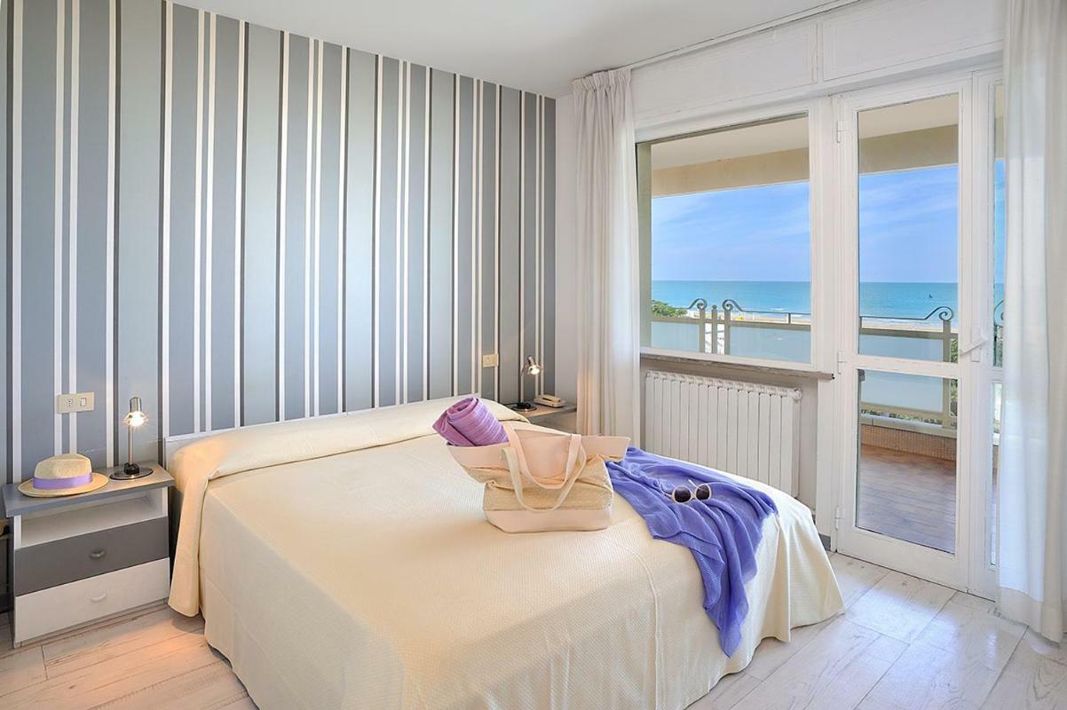 Residence Riccione Beach Apartments Екстер'єр фото