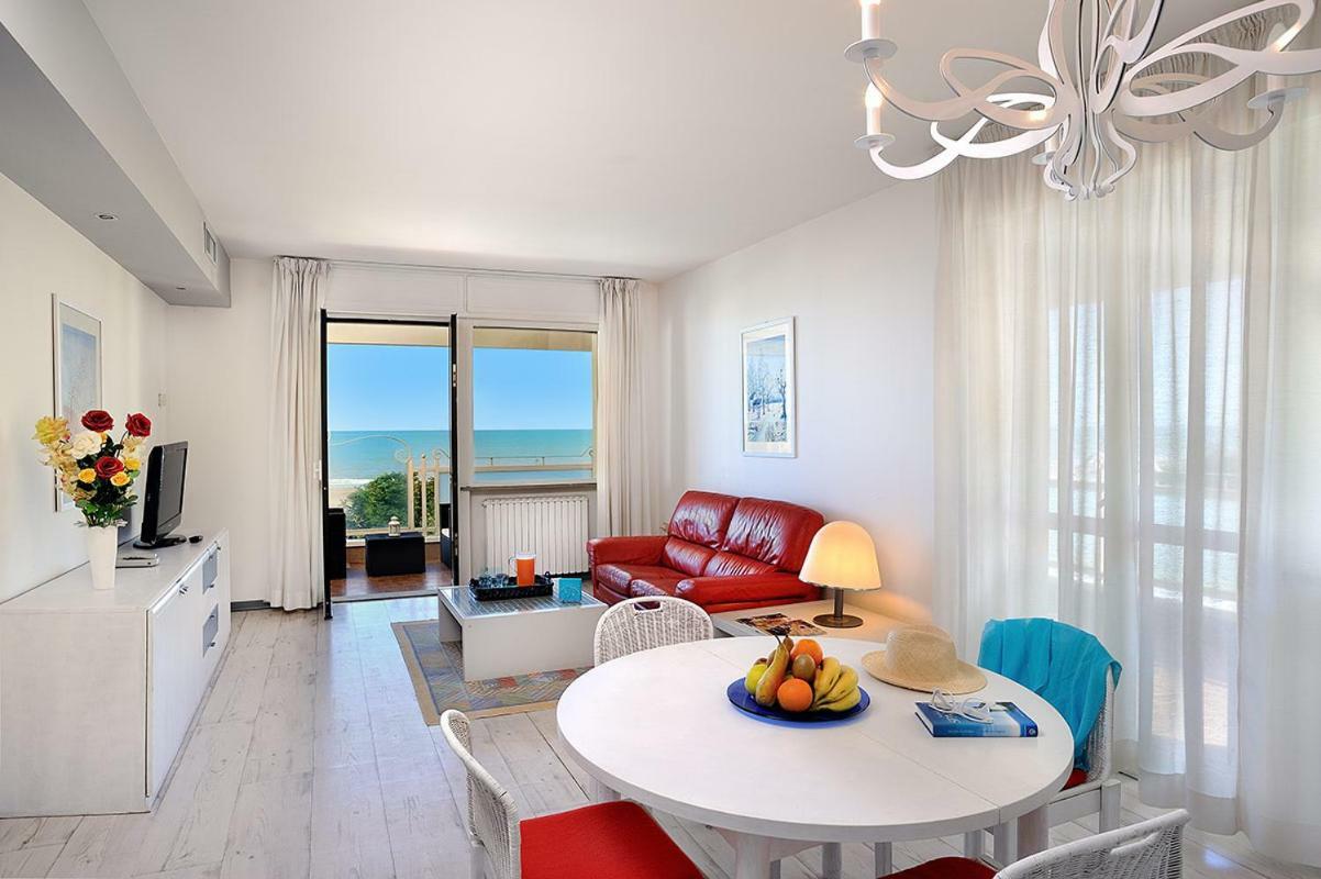 Residence Riccione Beach Apartments Екстер'єр фото