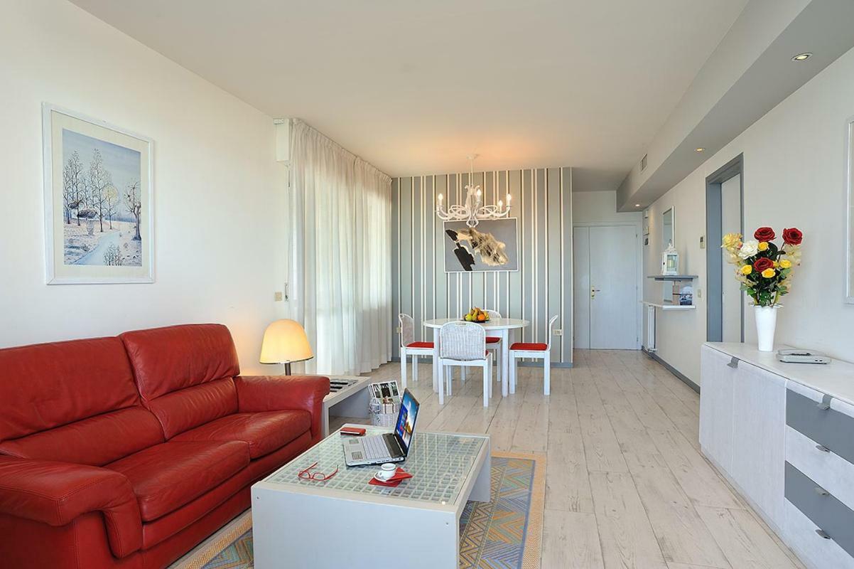 Residence Riccione Beach Apartments Екстер'єр фото
