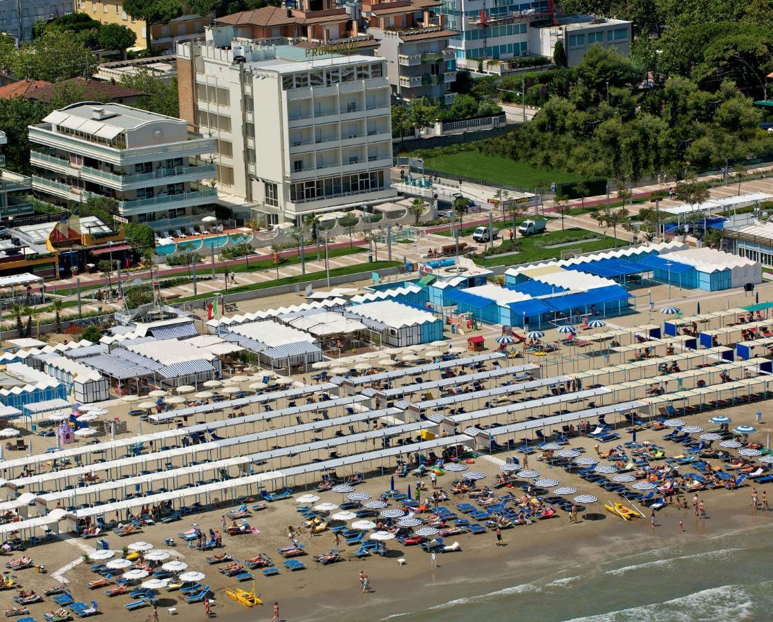 Residence Riccione Beach Apartments Екстер'єр фото