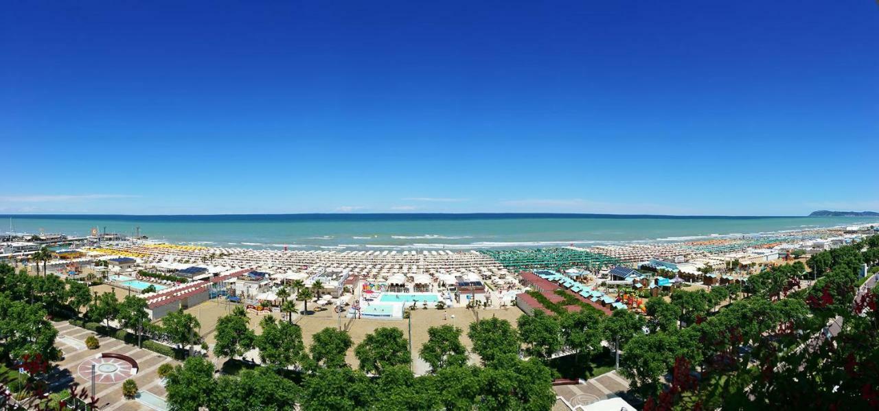 Residence Riccione Beach Apartments Екстер'єр фото